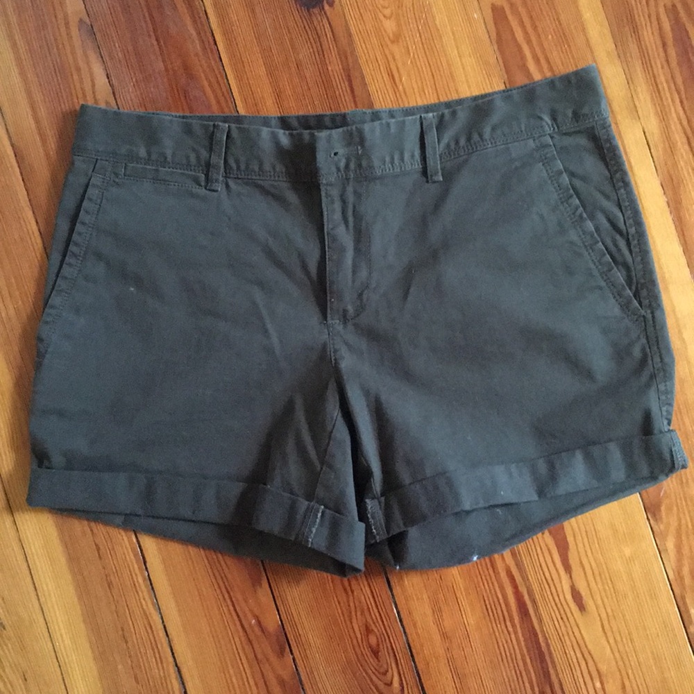 New Banana Republic Olive Khaki Shorts